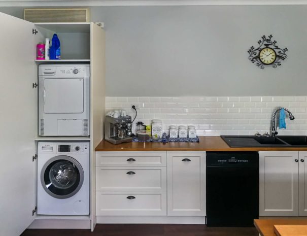Mass Image Compressor Compressed this image. https://sourceforge.net/projects/icompress/
